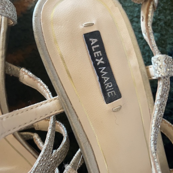 Heels - Picture 7 of 7